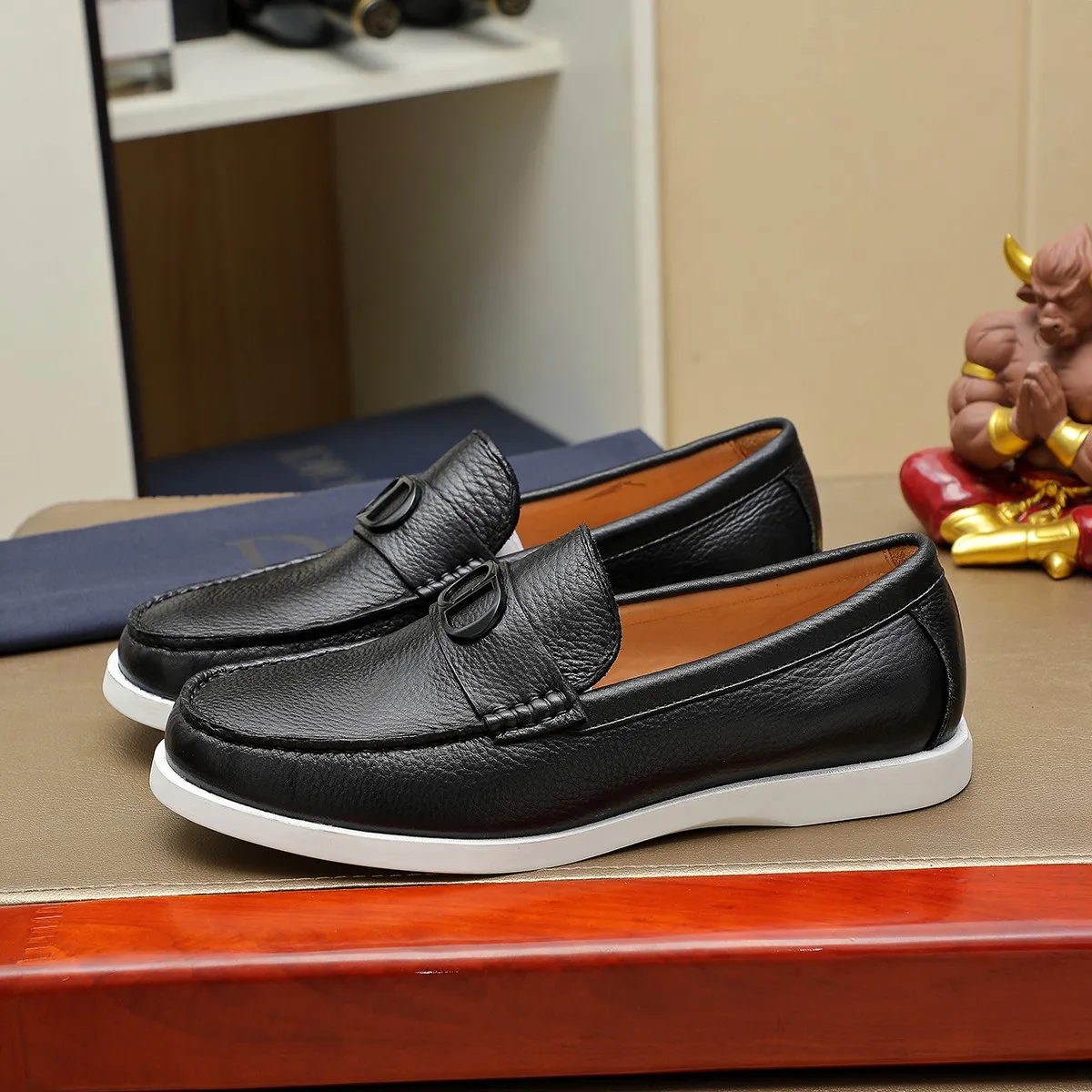 Men's clothing and shoes 💰460 💰🔥[Dior] High-end top-notch 🔝 purchasing agent 🔍🔍The latest 🇺🇸 counters are on sale simultaneously, original Italian brand · brand totem cloth sewn with brand cloth label · paired with calfskin · (high-end, nobility and class) exquisite workmanship (cow Leather lining) Sole: Original two-color sole ⚠️outsole specially provided by the original factory. Comfortable, wear-resistant, non-slip, real-life photoshoot🎬The real thing is more beautiful🔍Color: Color optional💕💕Number of yards: 39-44 (customized at 38.45.46)...
